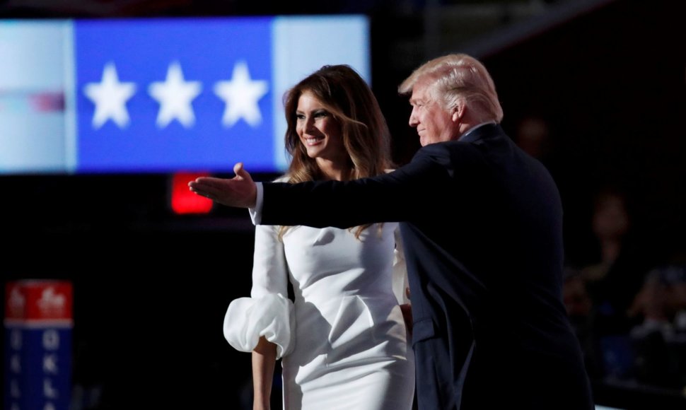 Donaldas Trumpas pristatė savo žmoną Melanią.