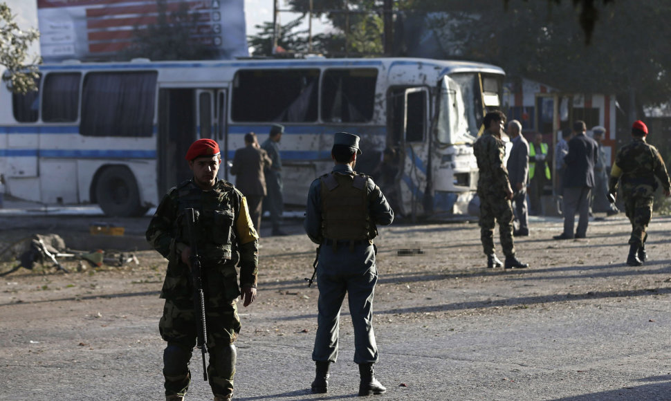 Kabule mirtininkai atakavo armijos autobusus