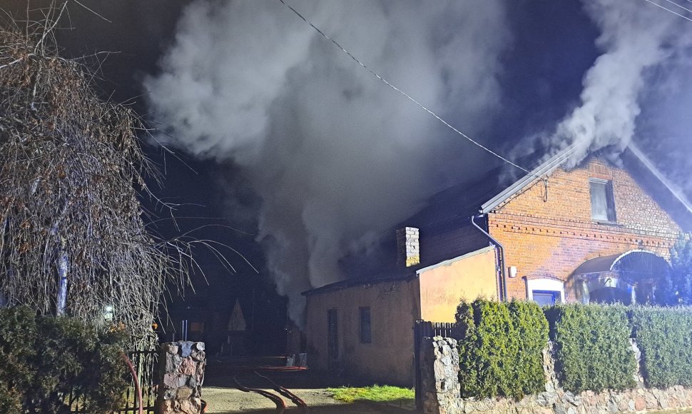 Panevėžyje liepsnojo apleistas pastatas