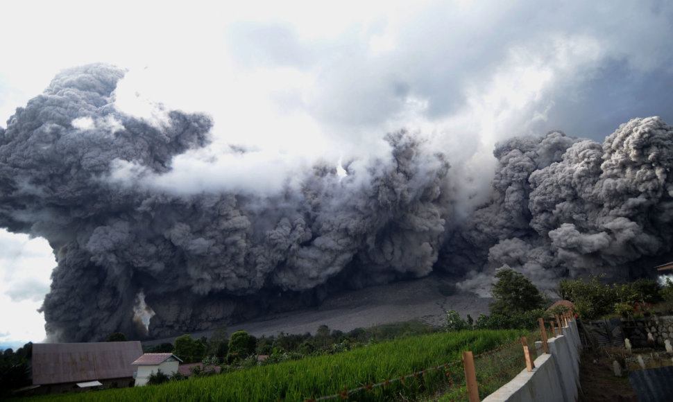 Išsiveržęs Sinabungo ugnikalnis Indonezijoje