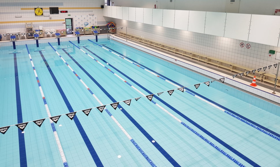 „Gintaro“ sporto centre plaukti mokomi neįgalūs vaikai.