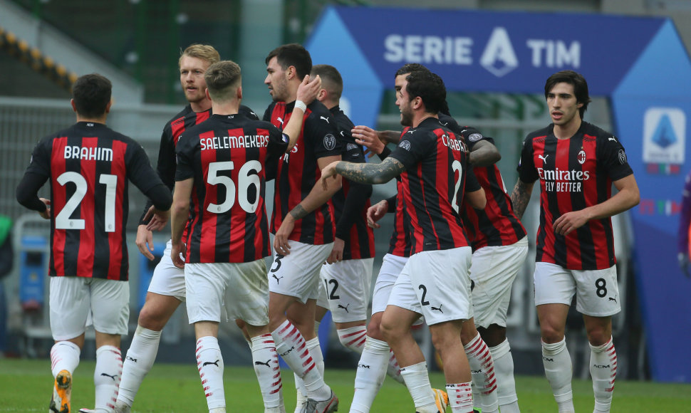 „Milan“ futbolininkai 2:0 įveikė „Fiorentina“.