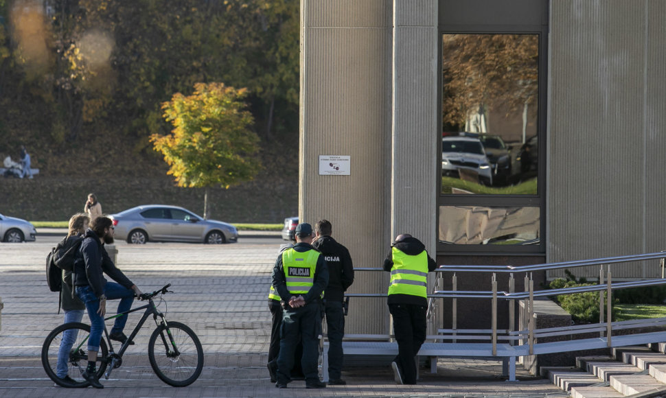 Feisbuke organizuotas protestas neįvyko – policijos buvo daugiau