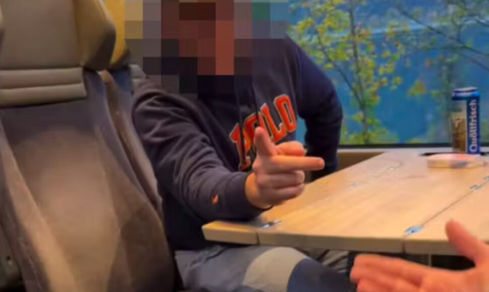 Rusakalbis vyras traukinyje užsipuolė ukrainiečių &scaron;eimą