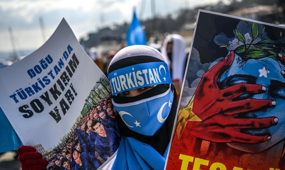 Uigūrų moterys Stambule protestavo prieš stovyklas Kinijoje