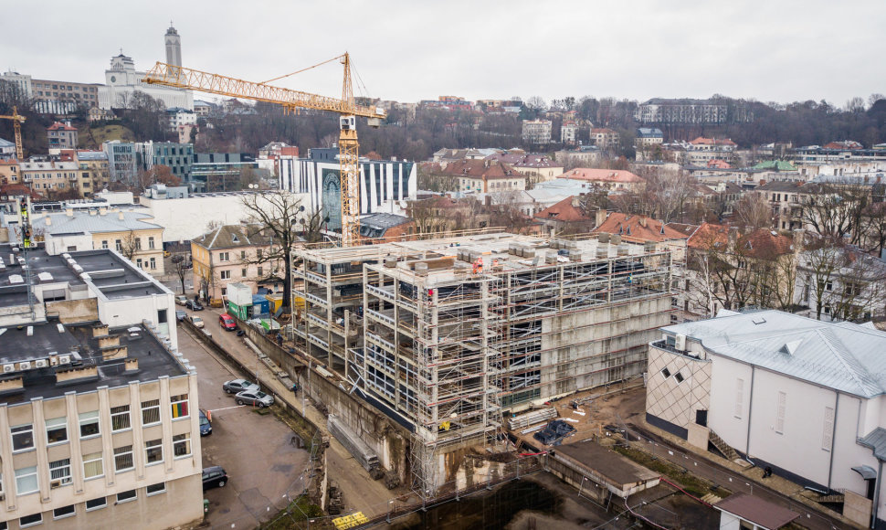 Baigiama statyti daugiaaukštė aikštelė Kauno centre