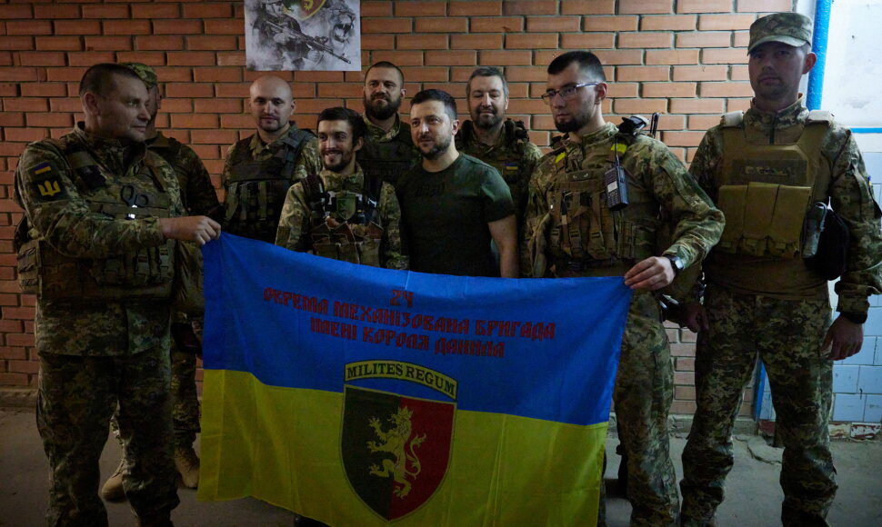 V.Zelenskis apsilankė kovos veiksmų zonoje