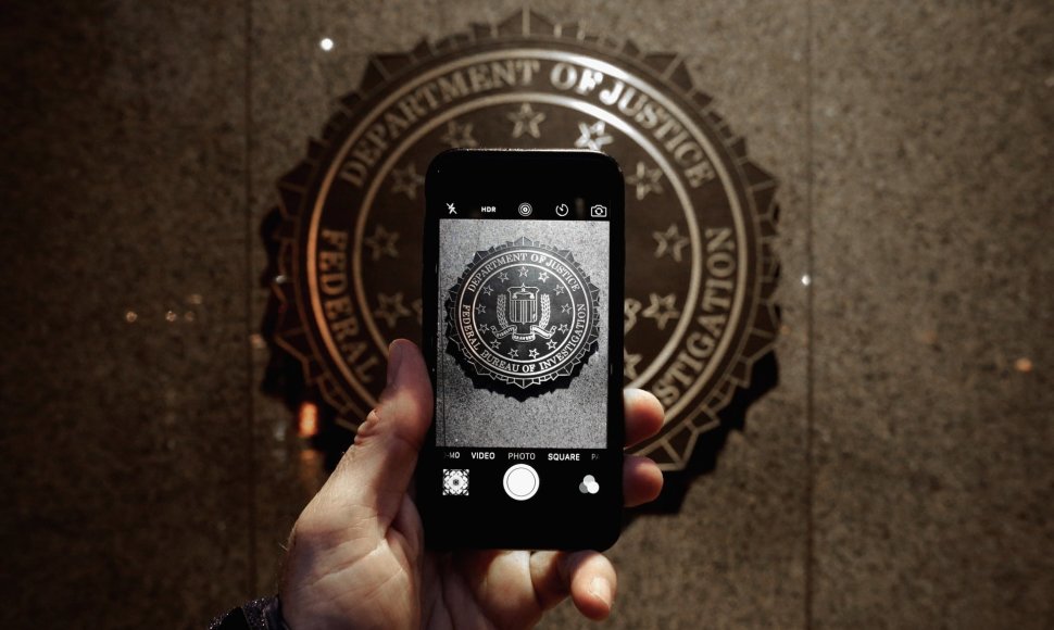 Teisingumo departamentui nebereikia „Apple“ – pareigūnai patys įsilaužė į „iPhone“