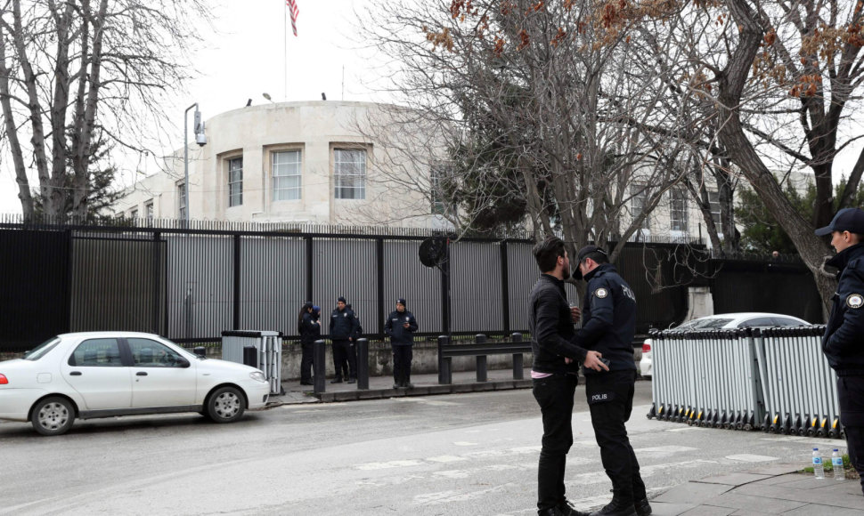 Policija prie JAV ambasados Ankaroje