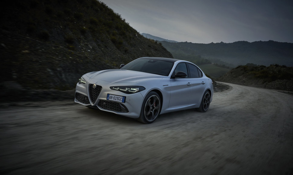 Atnaujinti „Alfa Romeo“ „Stelvio“ ir „Giulia“ modeliai