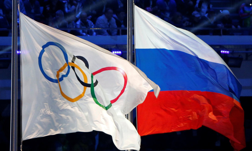 Rusijos ir olimpinė vėliavos Sočio žaidynių uždaryme