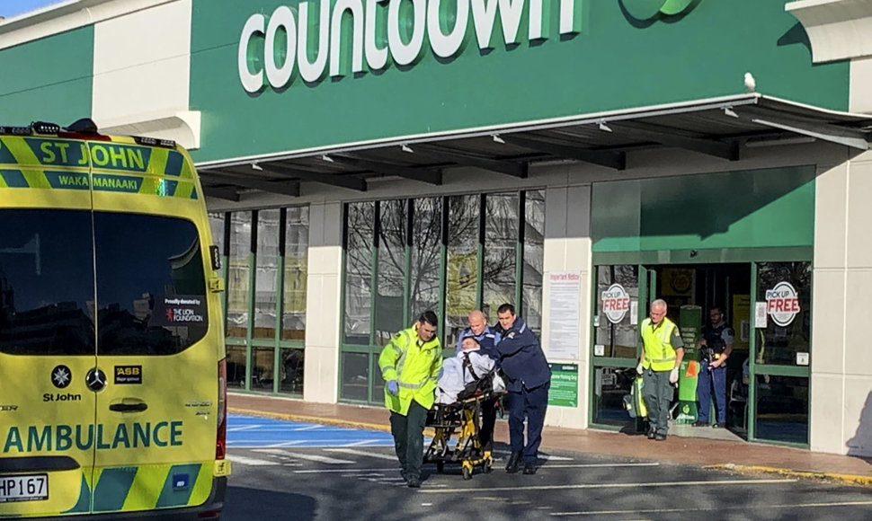 Naujosios Zelandijos prekybos centre užpuolikas peiliu sužeidė penkis žmones