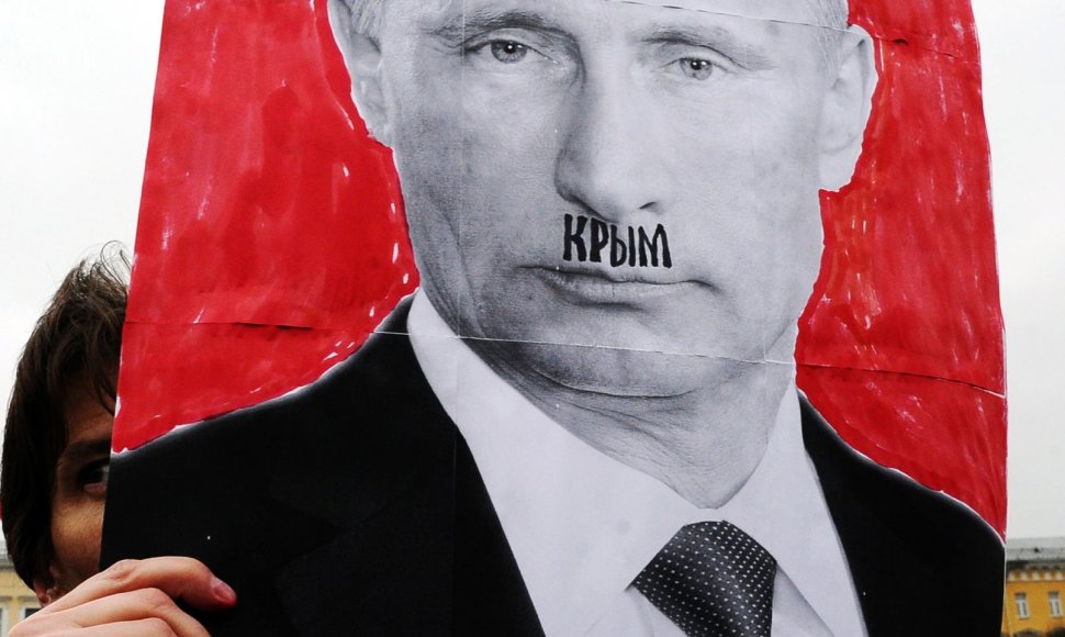 Vladimiras Putinas piešinyje vaizduojamas kaip II pasaulinio karo vokiečių diktatorius Adolfas Hitleris