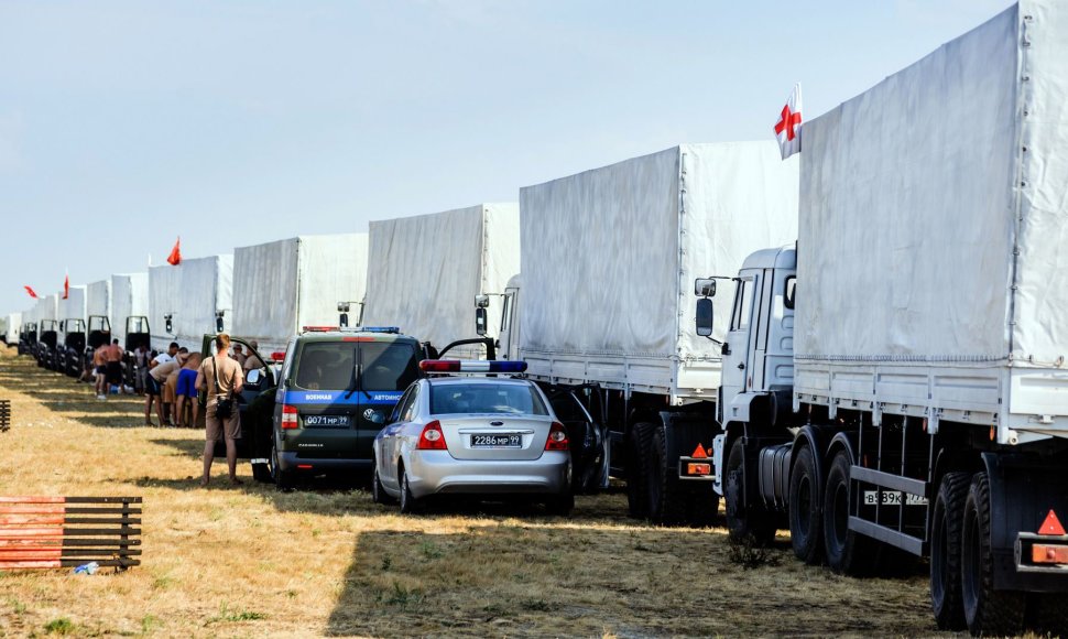 Rusijos „humanitarinės pagalbos“ sunkvežimiai prie Voronežo miesto