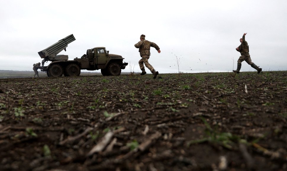Ukrainos kariai fronto linijoje prie Bachmuto