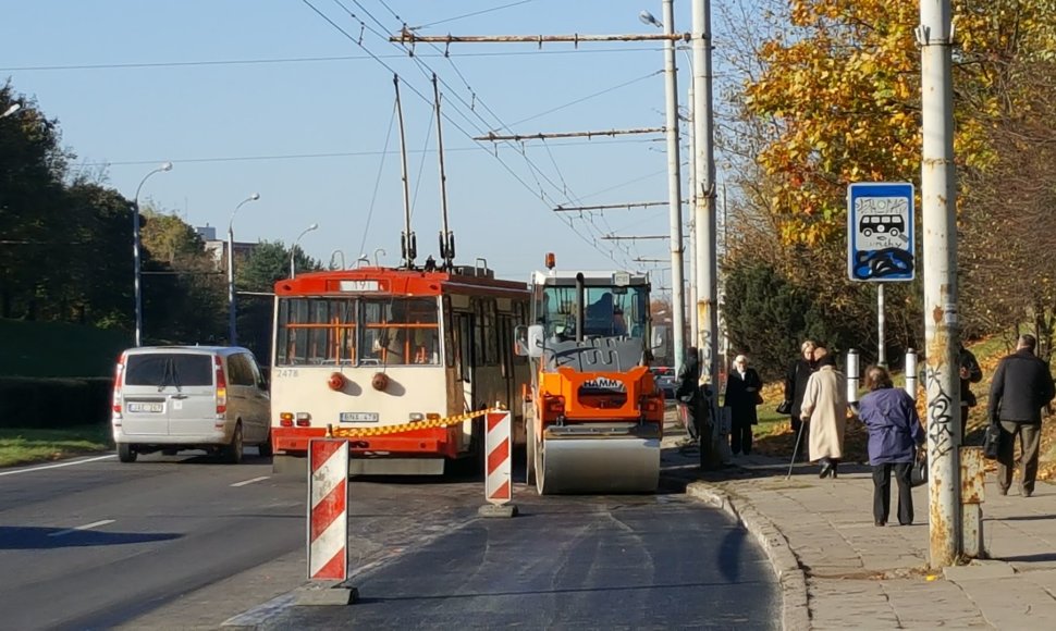 Remontuojamas įvažiavimas į T.Narbuto stotelę