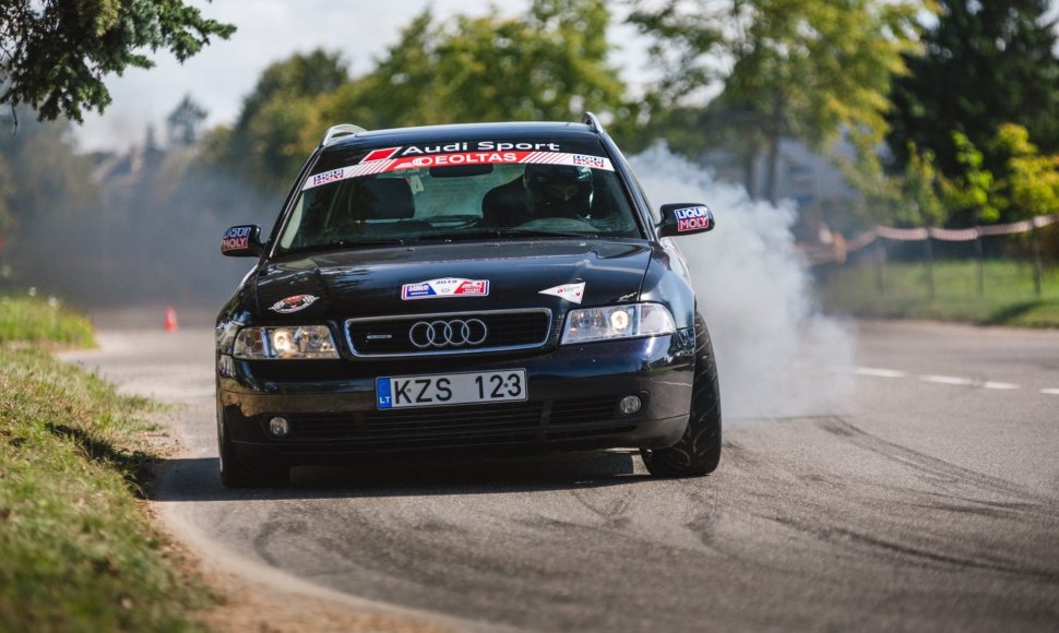 Automobilių slalomo varžybų serijos „Liqui Moly“ akimirka