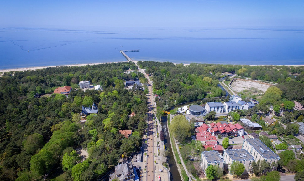 Palangoje ramu – vieni gaudo grundalus, kiti pirmą kartą lenda į geliančią Baltiją