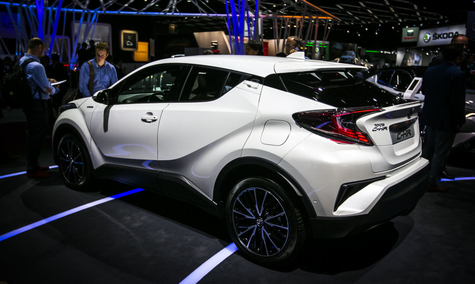 „Toyota C-HR“ debiutas Paryžiaus automobilių parodoje