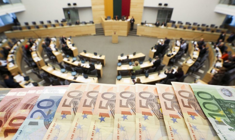 Seimas pirmą kartą svarsto kitų metų biudžetą