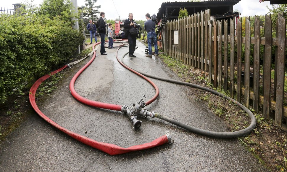 Gaisras Skersinės sodų 6-ojoje gatvėje Vilniuje