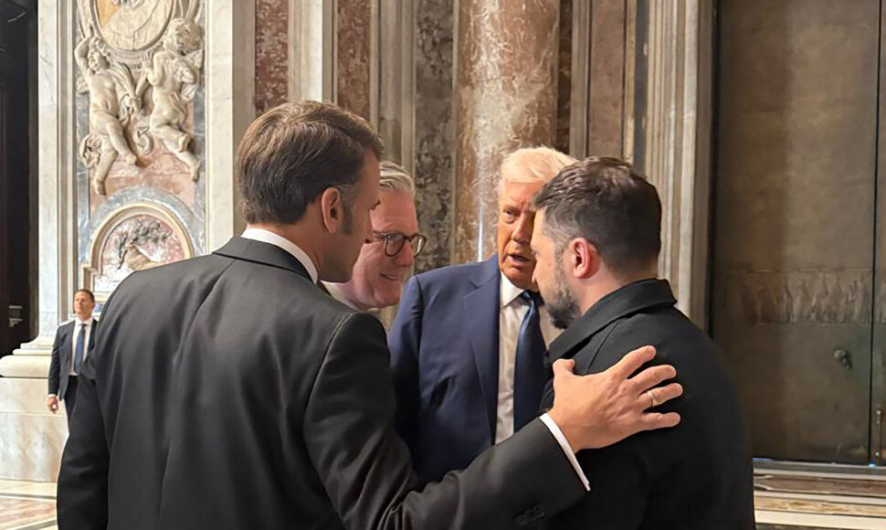 Emmanuelis Macronas, Keiras Starmeris, Donaldas Trumpas ir Volodymyras Zelenskis / AFP