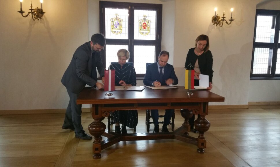 Lietuvos ir Latvijos ministrai pasirašė sutartį dėl greitosios pagalbos