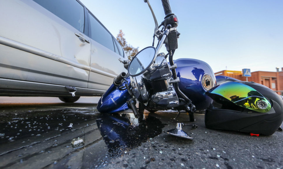 Motociklo ir automobilo avarija