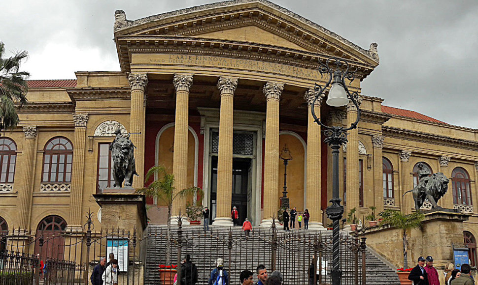 Žymusis Palermo teatras, kuris yra didžiausias Italijoje