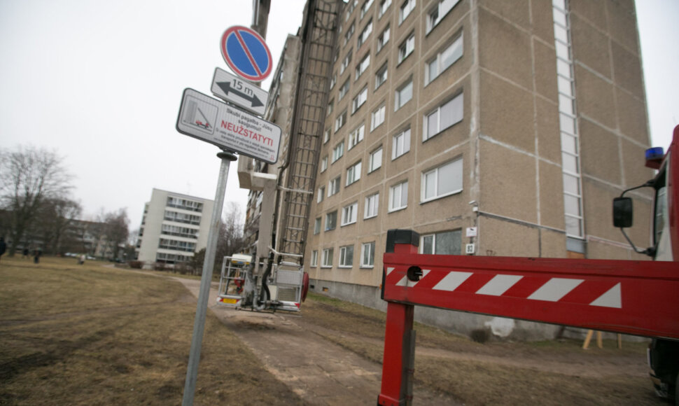 Vilniaus Žirmūnų gatvės 93–iojo namo kieme