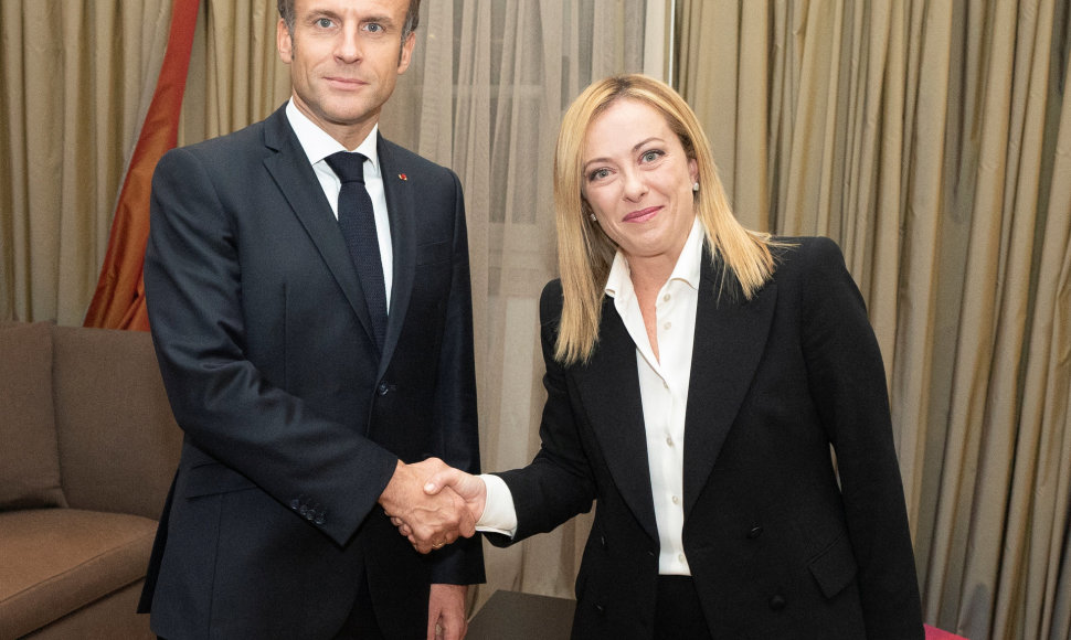 Giorgia Meloni ir Emmanuelis Macronas