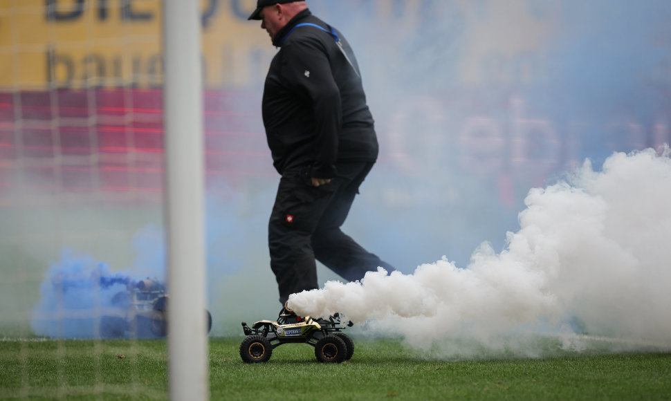 Vokietijos futbolo sirgalių protestas