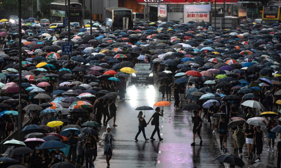 Protestuotojai susirinko į naują demonstraciją Honkonge