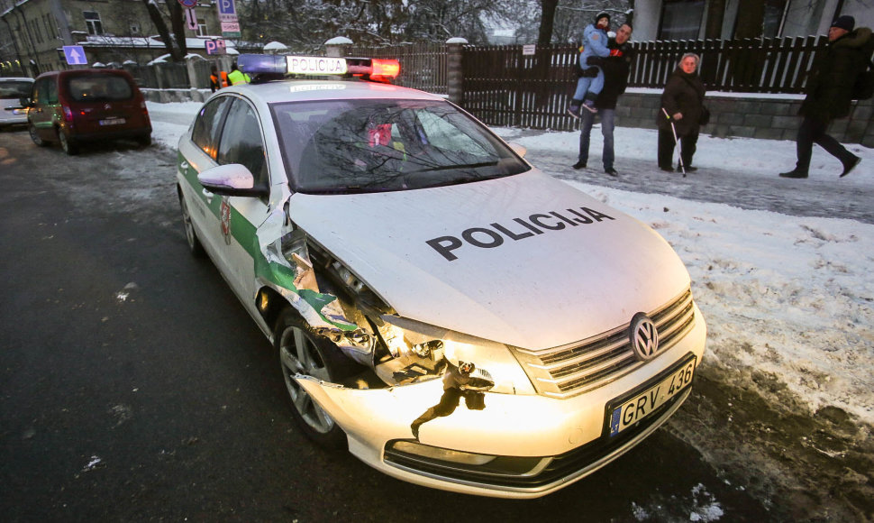 Policijos ir visureigio avarija J.Basanavičiaus g.