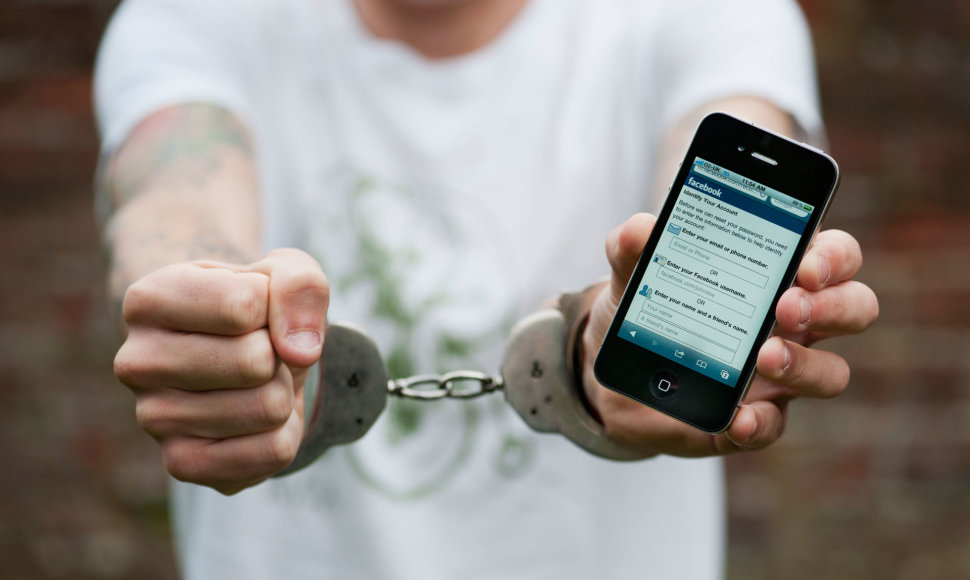 Įkalintas „Facebook“ tinkle