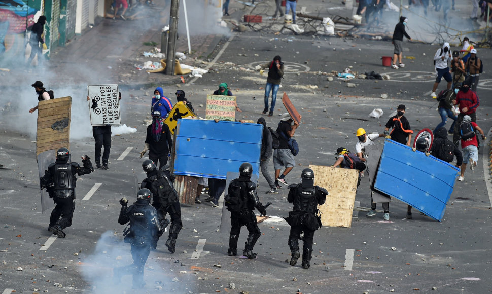 Policijos ir protestuotojų susirėmimai Kolumbijoje
