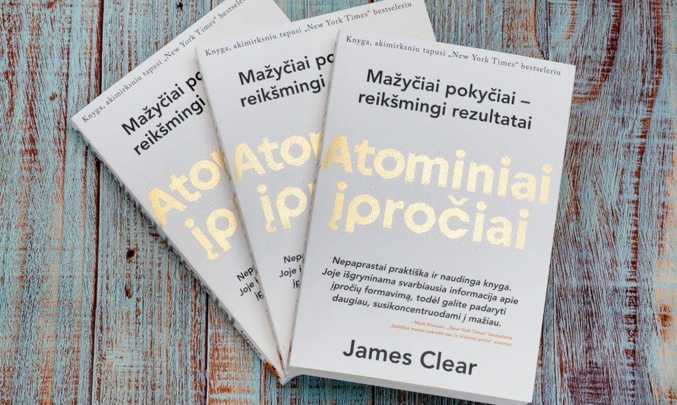 James Clear „Atominiai įpročiai“.