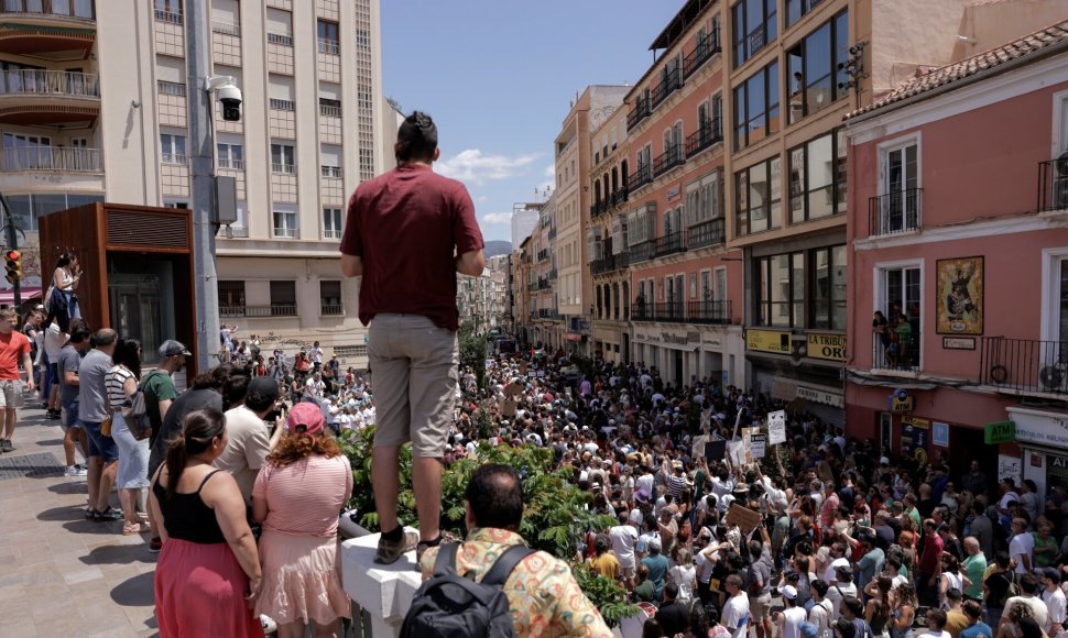 Žmonės Malagoje protestuoja prieš masinį turizmą. / Jon Nazca / REUTERS