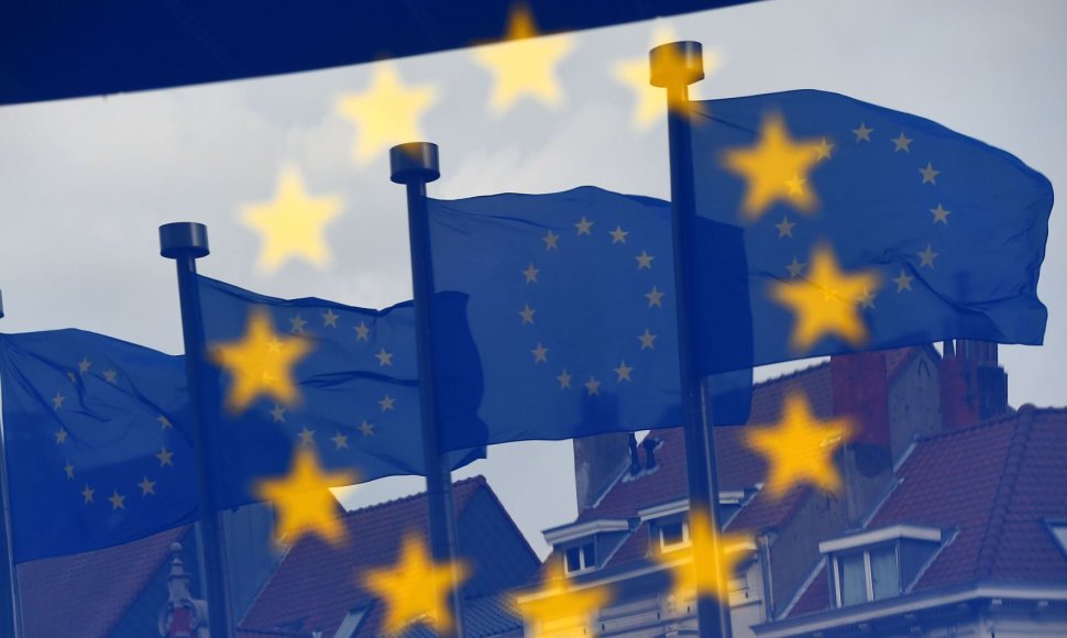 ES vėliavos netoli Europos Komisijos pastato Briuselyje