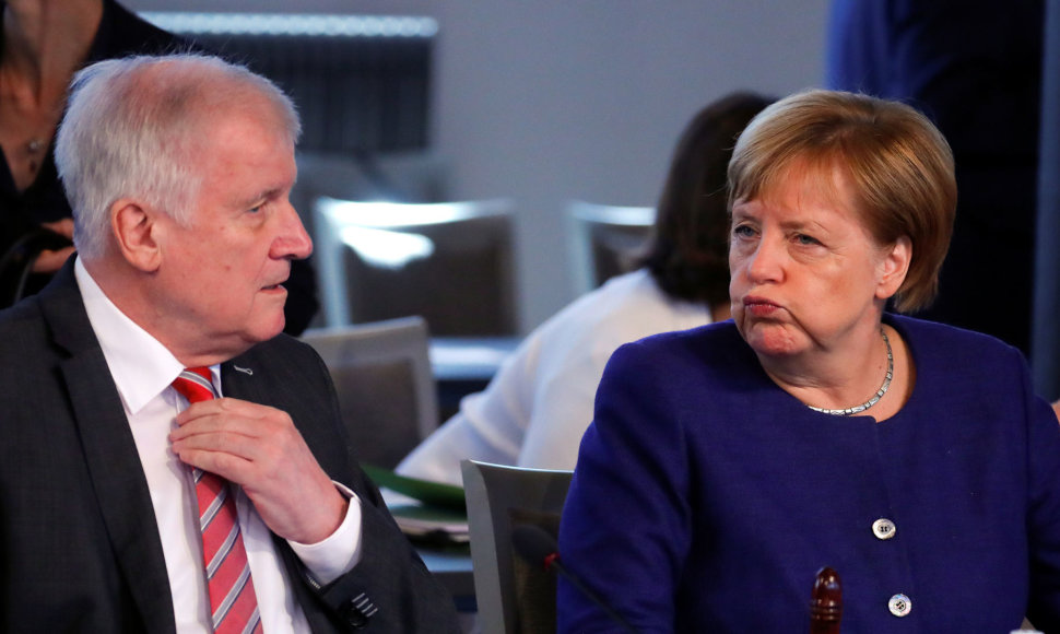  Horstas Seehoferis ir Angela Merkel