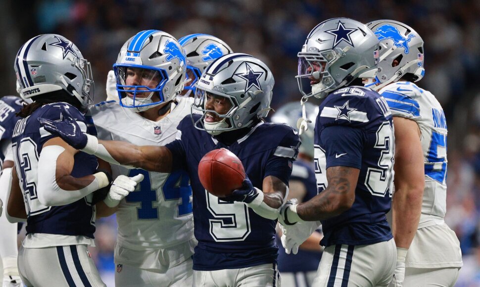 &bdquo;Dallas Cowboys&ldquo; (mėlyna apranga) įvertinta didžiausia suma tarp visų pasaulio sporto komandų.