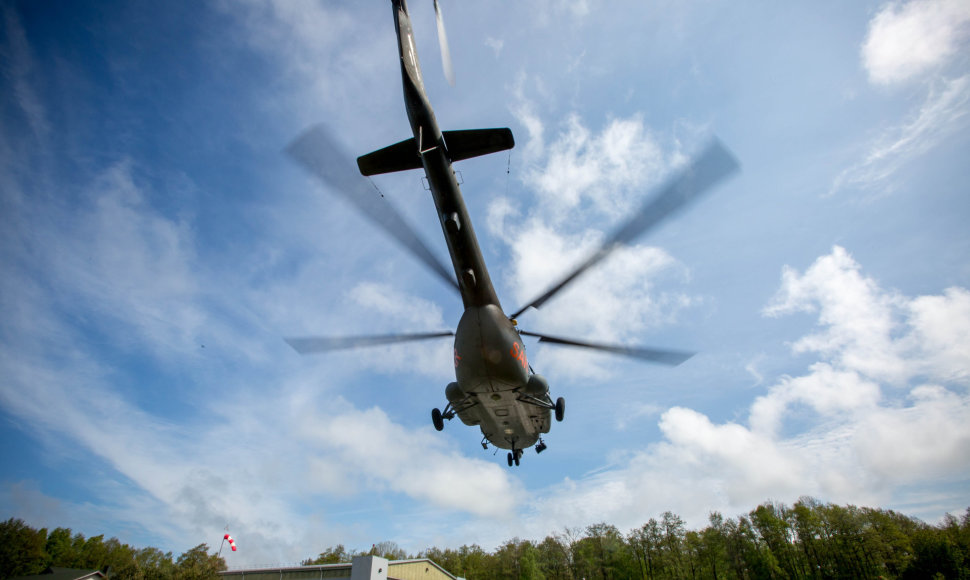Karinių oro pajėgų sraigtasparnis Mi-8