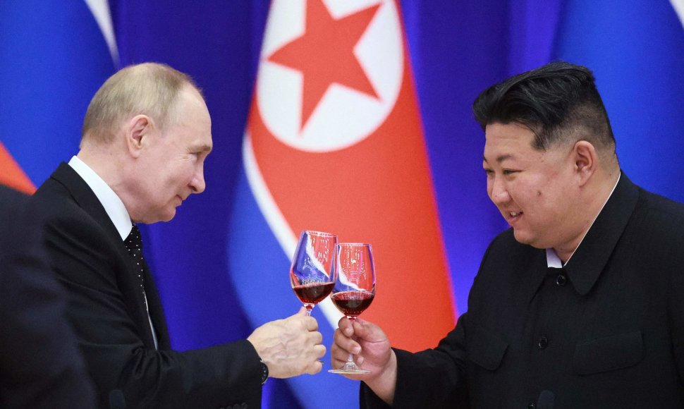 Rusijos prezidentas Vladimiras Putinas ir Šiaurės Korėjos lyderis Kim Jong Unas