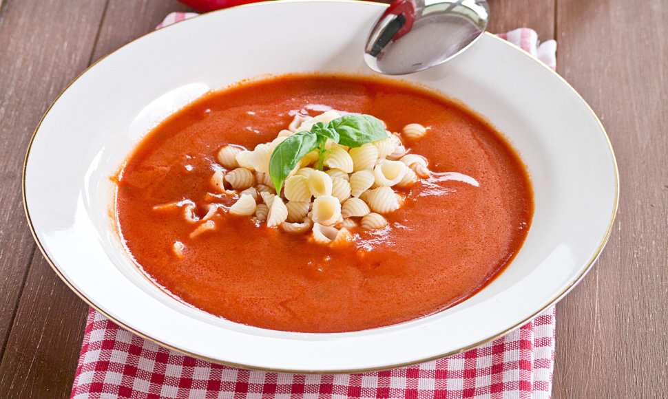 Pomidorinė sriuba su makaronais