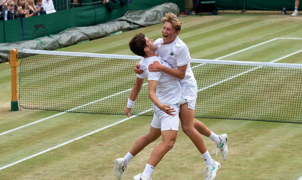 Edas Butvilas ir Alejandro Manzanera Pertusa triumfavo Vimbldono jaunių dvejetų varžybų finale.