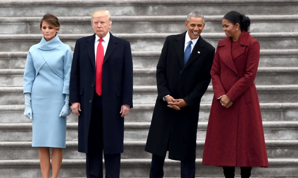 Melania ir Donaldas Trumpai bei Barackas ir Michelle Obamos