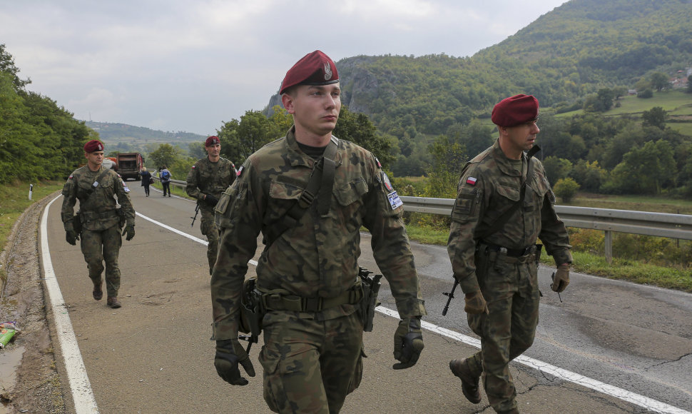 Lenkai taikdariai patruliuoja Kosove