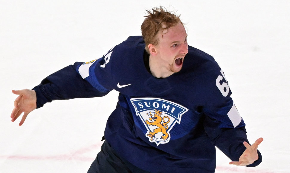 Pasaulio ledo ritulio čempionato finalas: Suomija – Kanada. Auksinį įvartį pelnė Sakari Manninenas.
