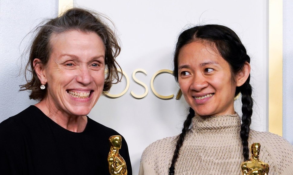 Frances McDormand ir Chloe Zhao