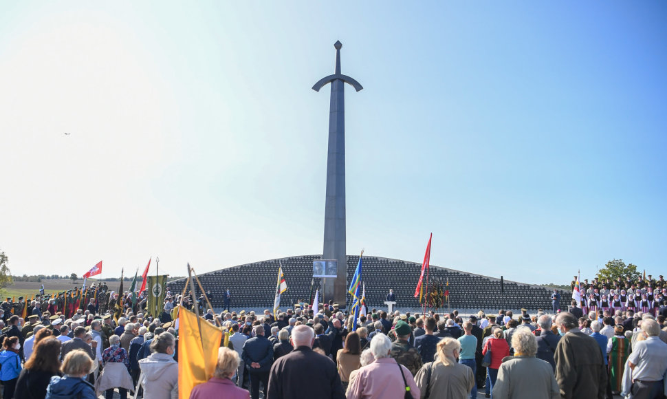 Prezidentas dalyvavo atidengiant memorialą Lietuvos partizanams